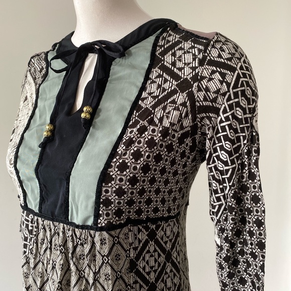 Unique patterned tunic - Picture 3 of 4